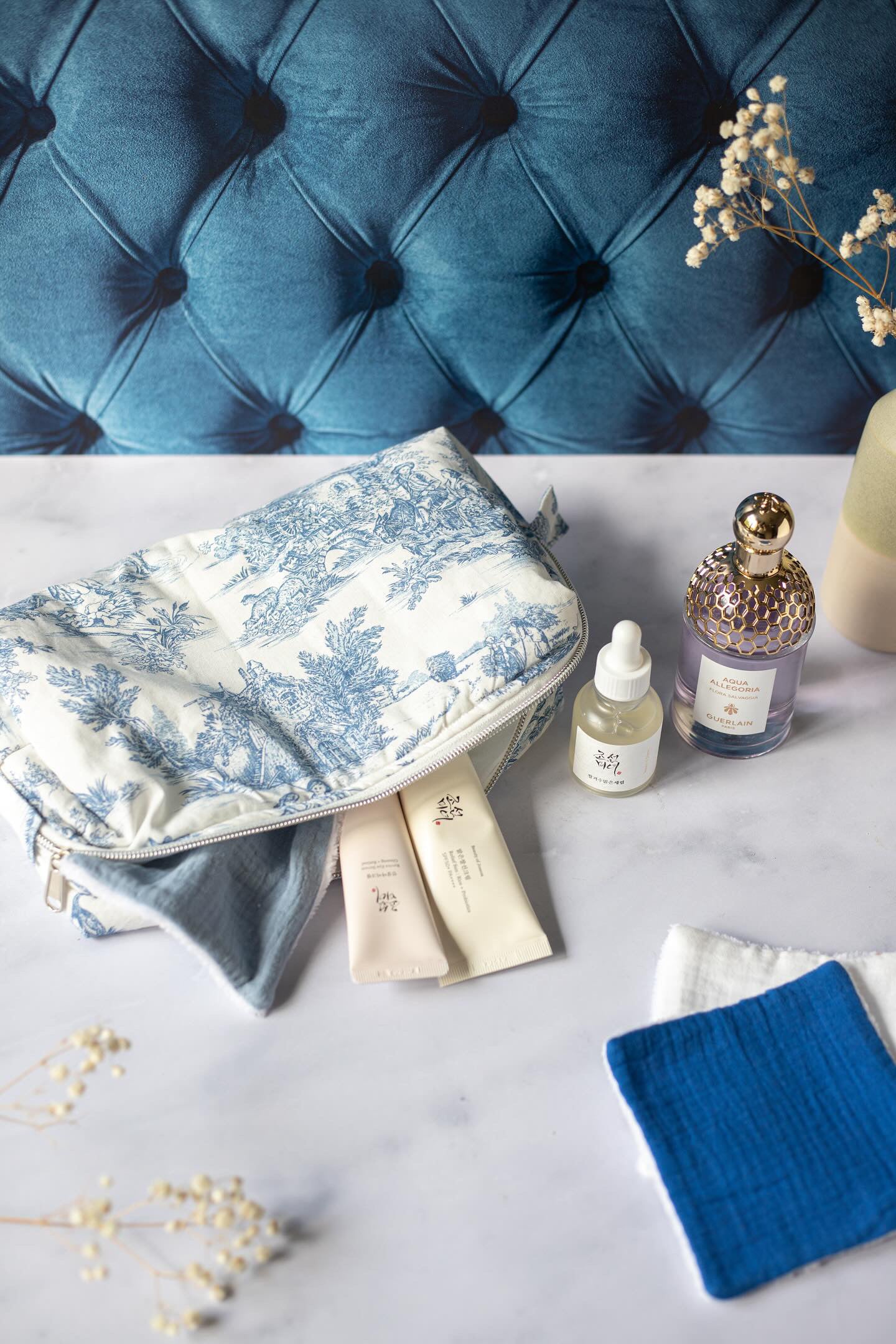 Trousse de toilette en Toile de Jouy – Le charme d’antan pour vos essentiels 🛁💛