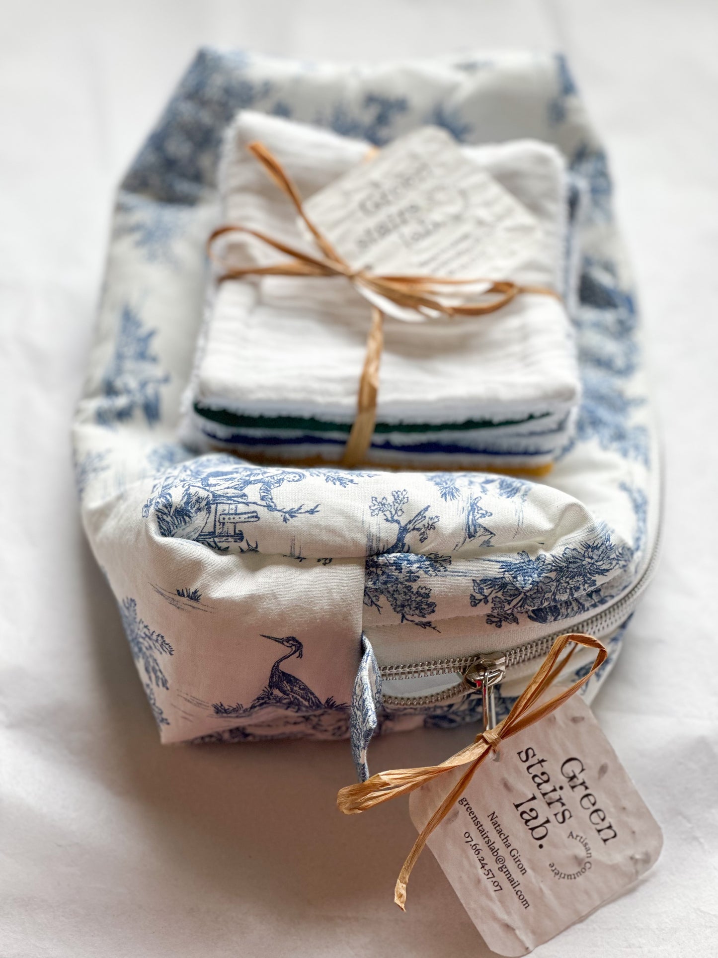 Trousse de toilette en Toile de Jouy – Le charme d’antan pour vos essentiels 🛁💛